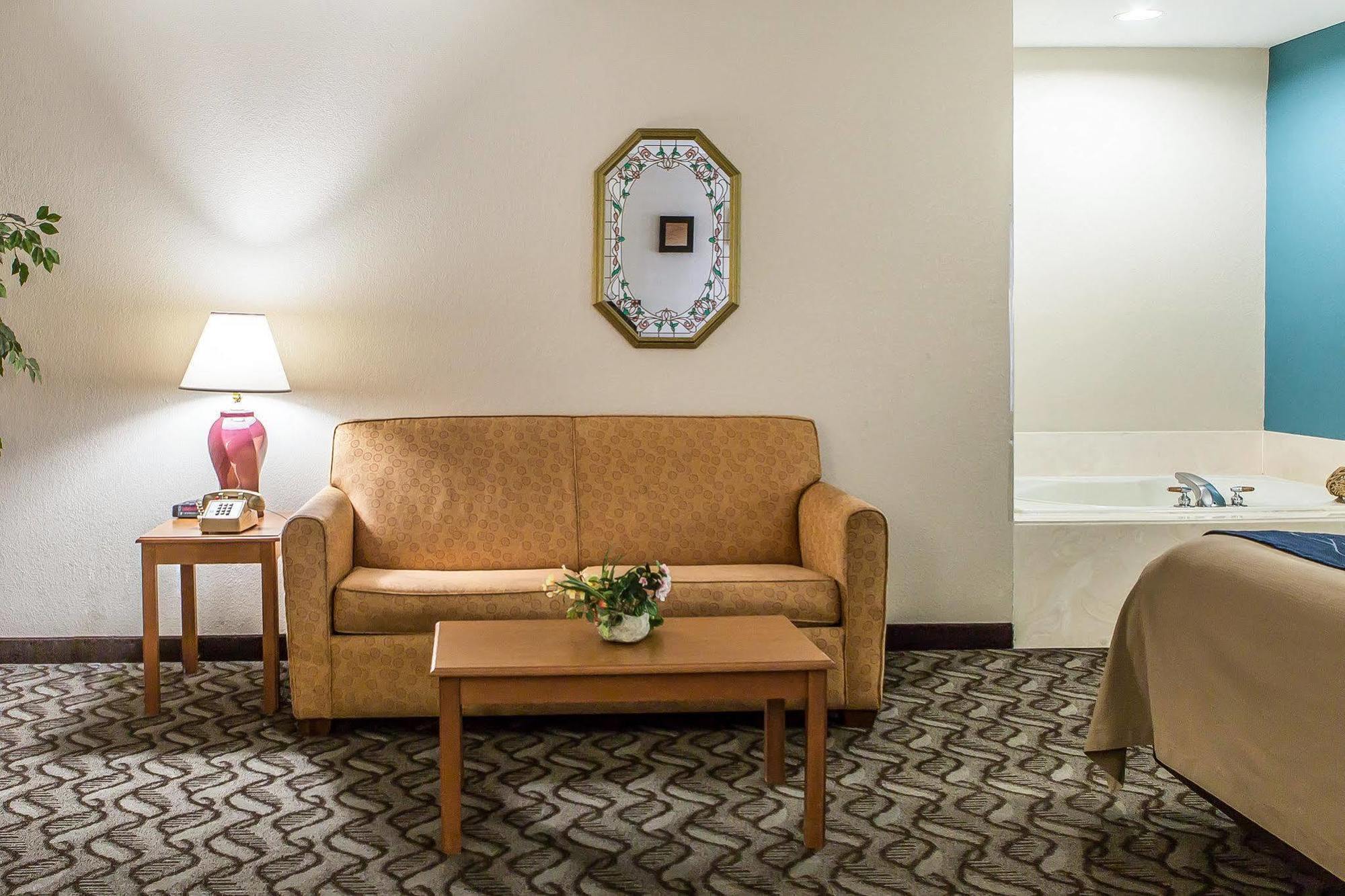Quality Inn & Suites Circleville Exterior photo
